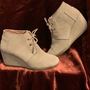 Toms natural suede shoes Size 8